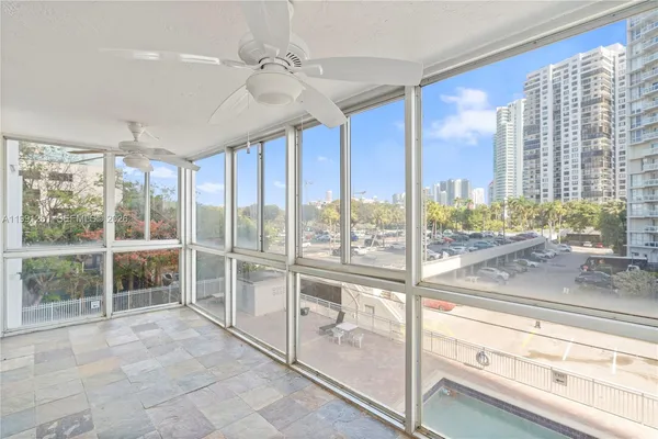 $2,900 | 145 Southeast 25th Road, Unit 404, Miami, FL 33129