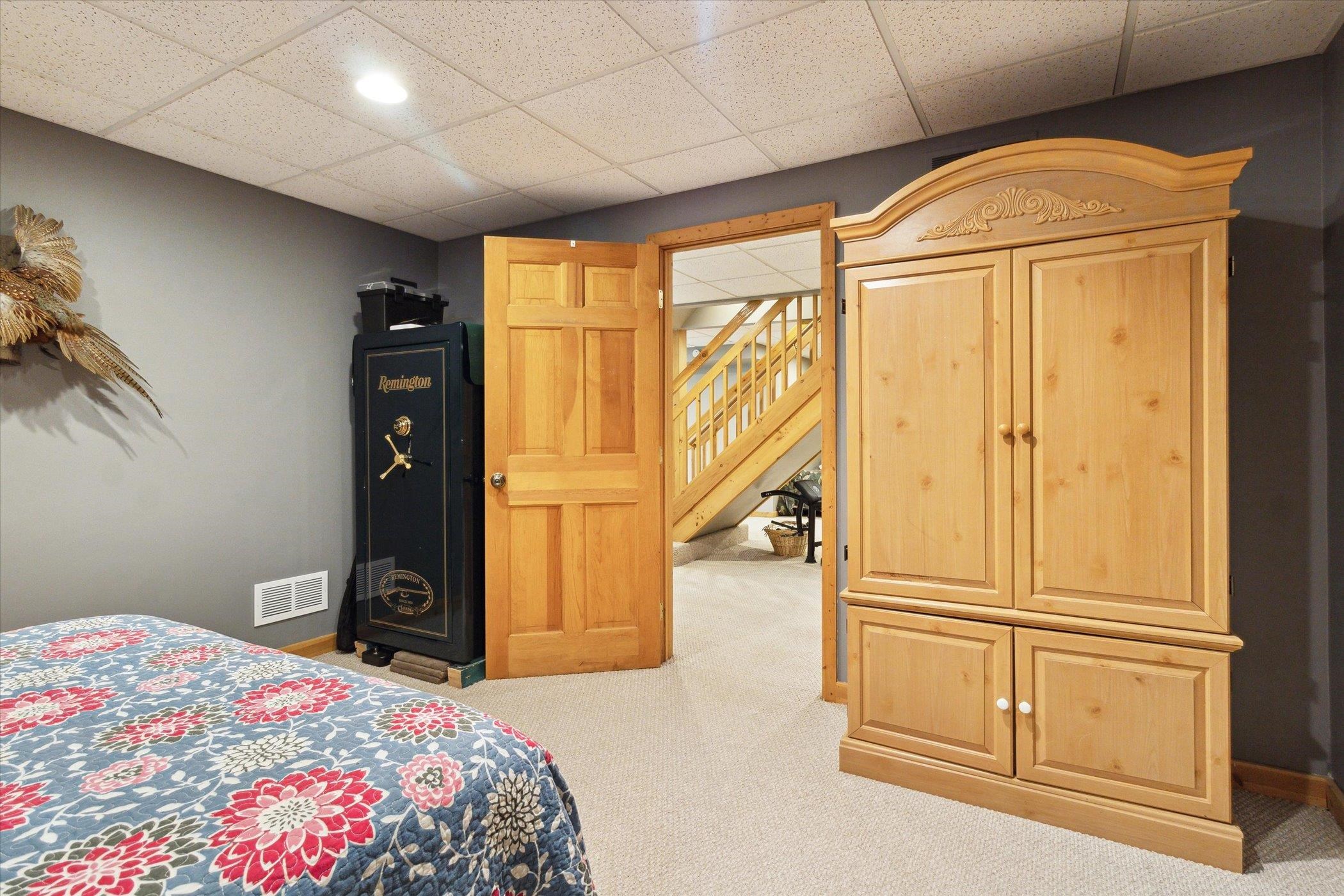 8228 Center Street Fenton, MI 48430 - Photo 27 of 38 1914789-26.JPG