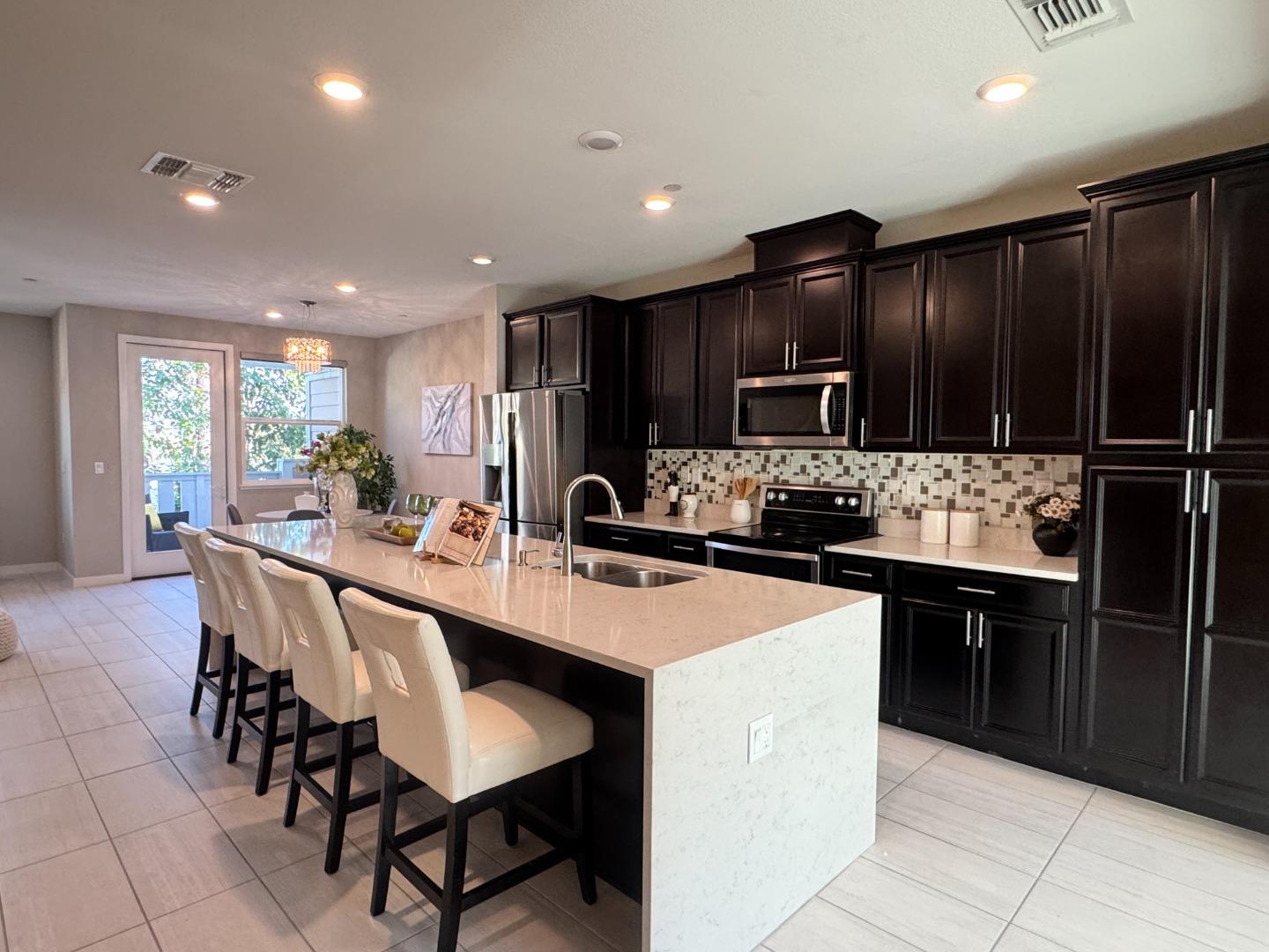 31 Tidal Way San Mateo, CA 94401 - Photo 5 of 29