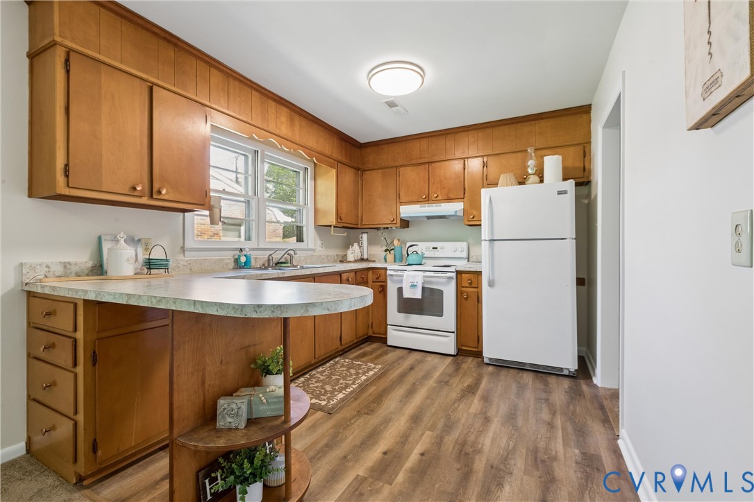 803 Belfast Avenue Hampton, VA 23661 - Photo 12 of 34 a kitchen with kitchen island a sink a stove and a refrigerator
