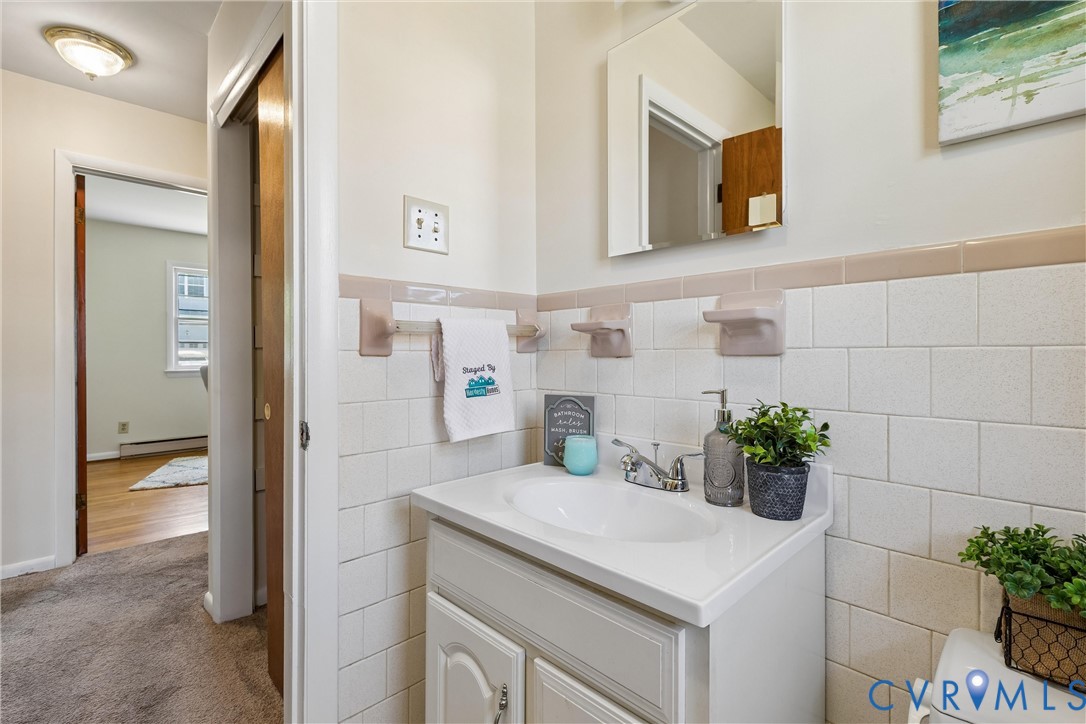 803 Belfast Avenue Hampton, VA 23661 - Photo 26 of 34 a bathroom with a sink and a mirror