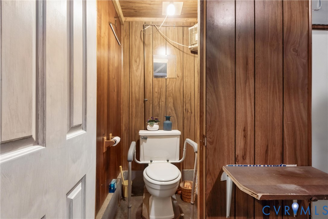 803 Belfast Avenue Hampton, VA 23661 - Photo 30 of 34 a bathroom with a toilet a sink and mirror