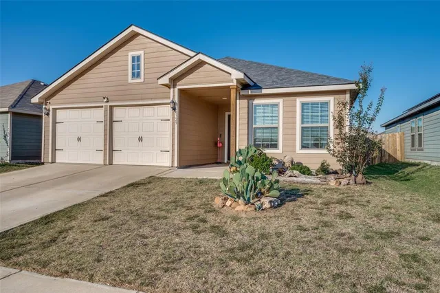 a view of a house with a yard and plants