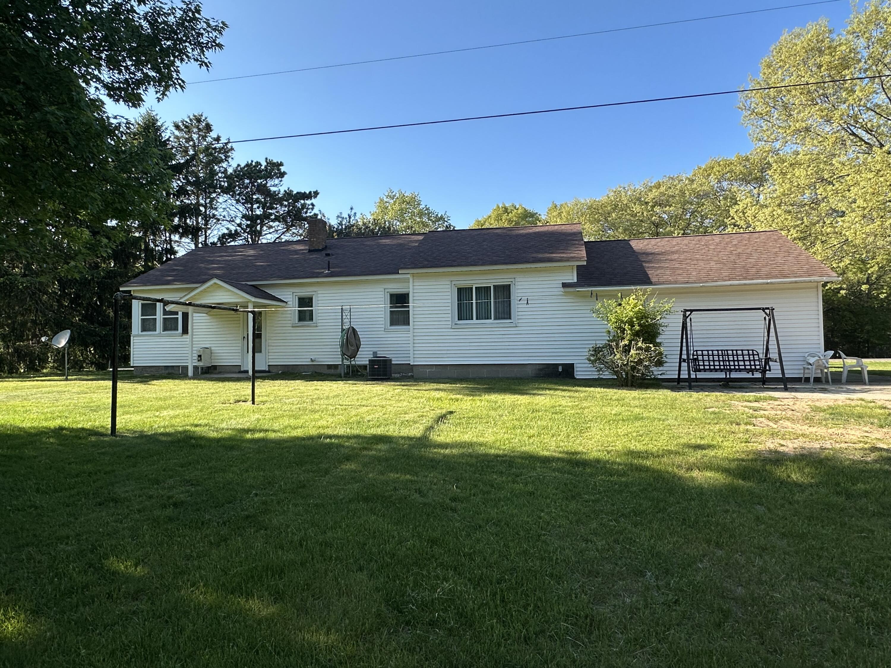 1735 Red Apple Road Manistee, MI 49660 - Photo 4 of 29 IMG_8383