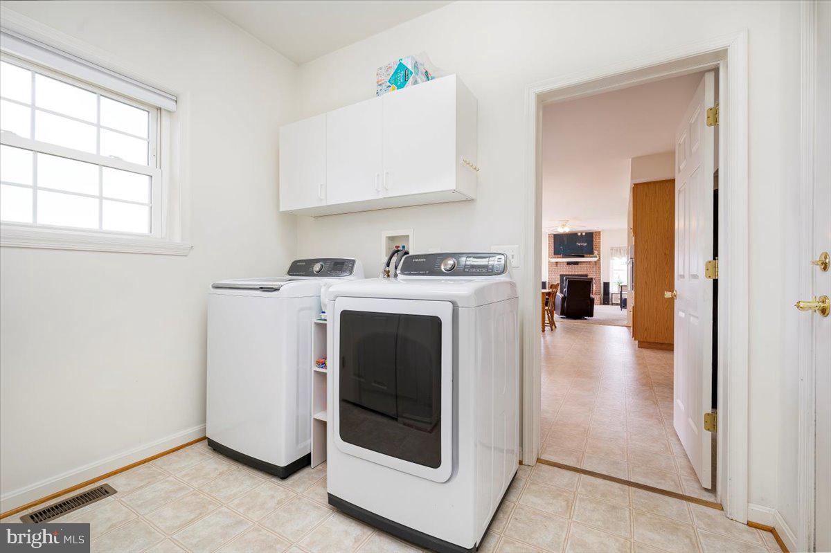 6135 Cabbage Spring Road Mount Airy, MD 21771 - Photo 37 of 71 Main floor laundry