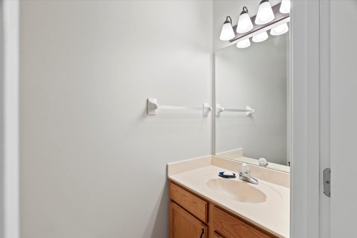 1675 John Ridge Drive Collierville, TN 38017 - Photo 24 of 39 Bathroom featuring vanity