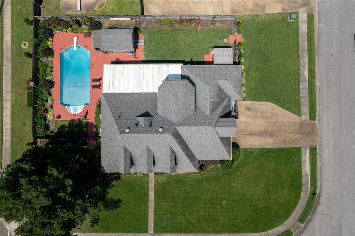 1675 John Ridge Drive Collierville, TN 38017 - Photo 4 of 39 Aerial view of a pool area