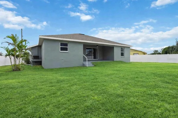 $2,400 | 6336 Florida Circle West, Apollo Beach, FL 33572