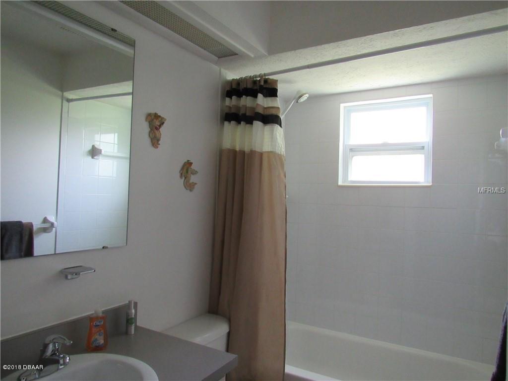 1145 8th Avenue DeLand, FL 32724 - Photo 12 of 18 1145 8TH GUEST BATH