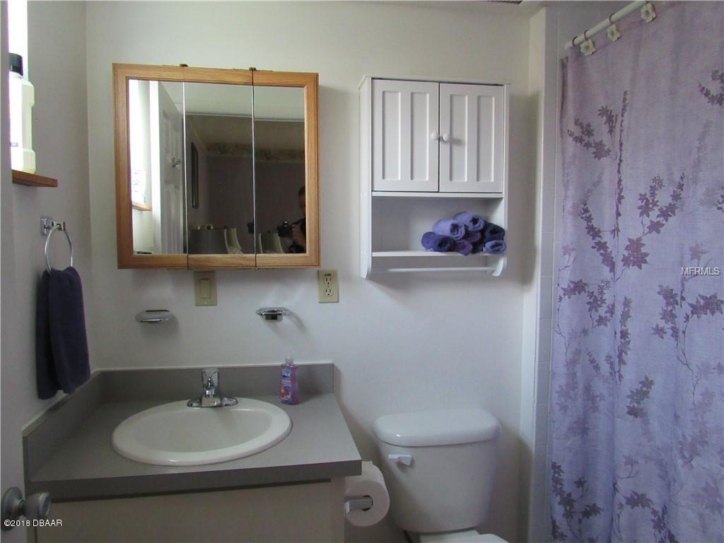 1145 8th Avenue DeLand, FL 32724 - Photo 10 of 18 1148 8TH MASTER BATH