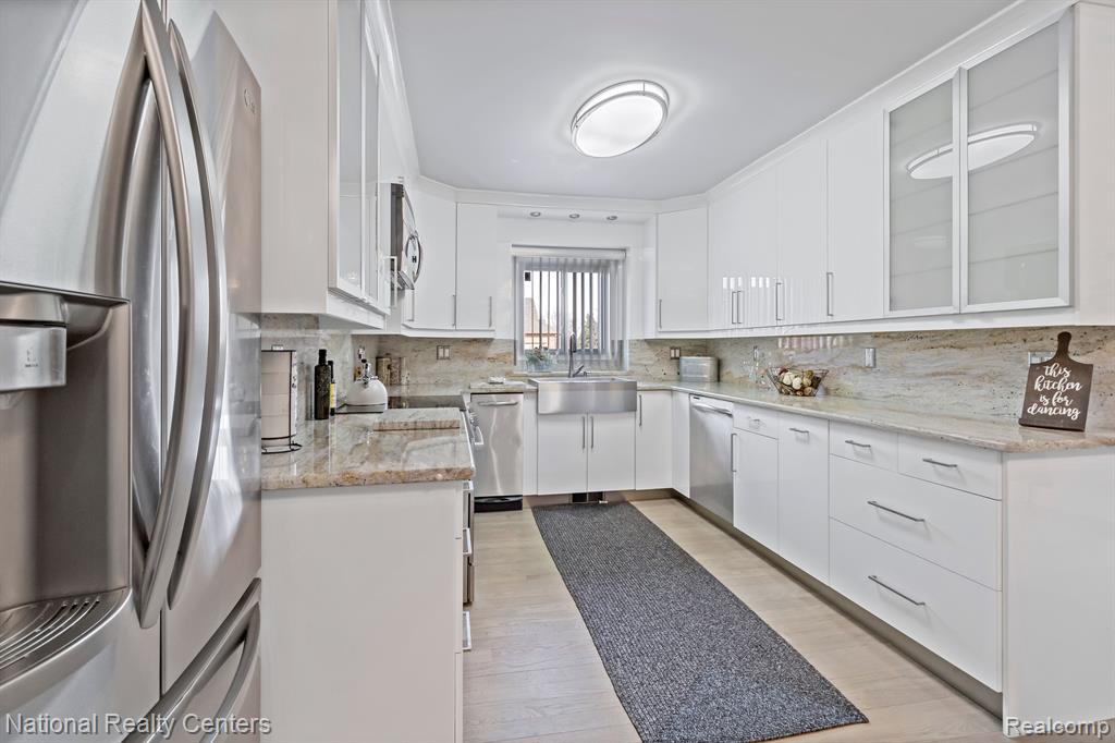 16950 Country Ridge Lane Macomb, MI 48044 - Photo 6 of 43