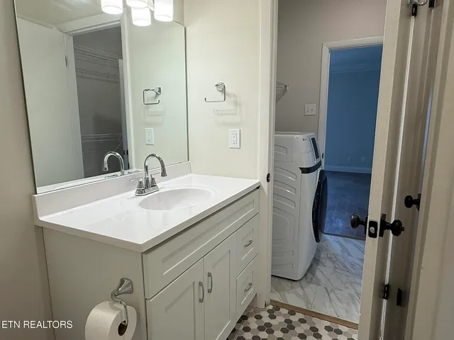 $1,695 | 5709 Lyons View Pike, Unit 3104, Knoxville, TN 37919