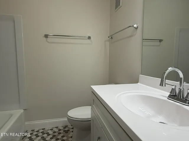 $1,695 | 5709 Lyons View Pike, Unit 3104, Knoxville, TN 37919