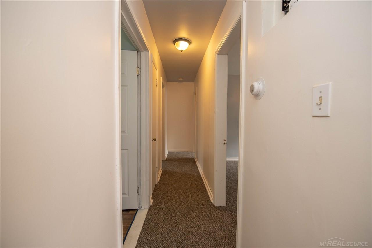 21175 Behrendt Avenue Warren, MI 48091 - Photo 16 of 37
