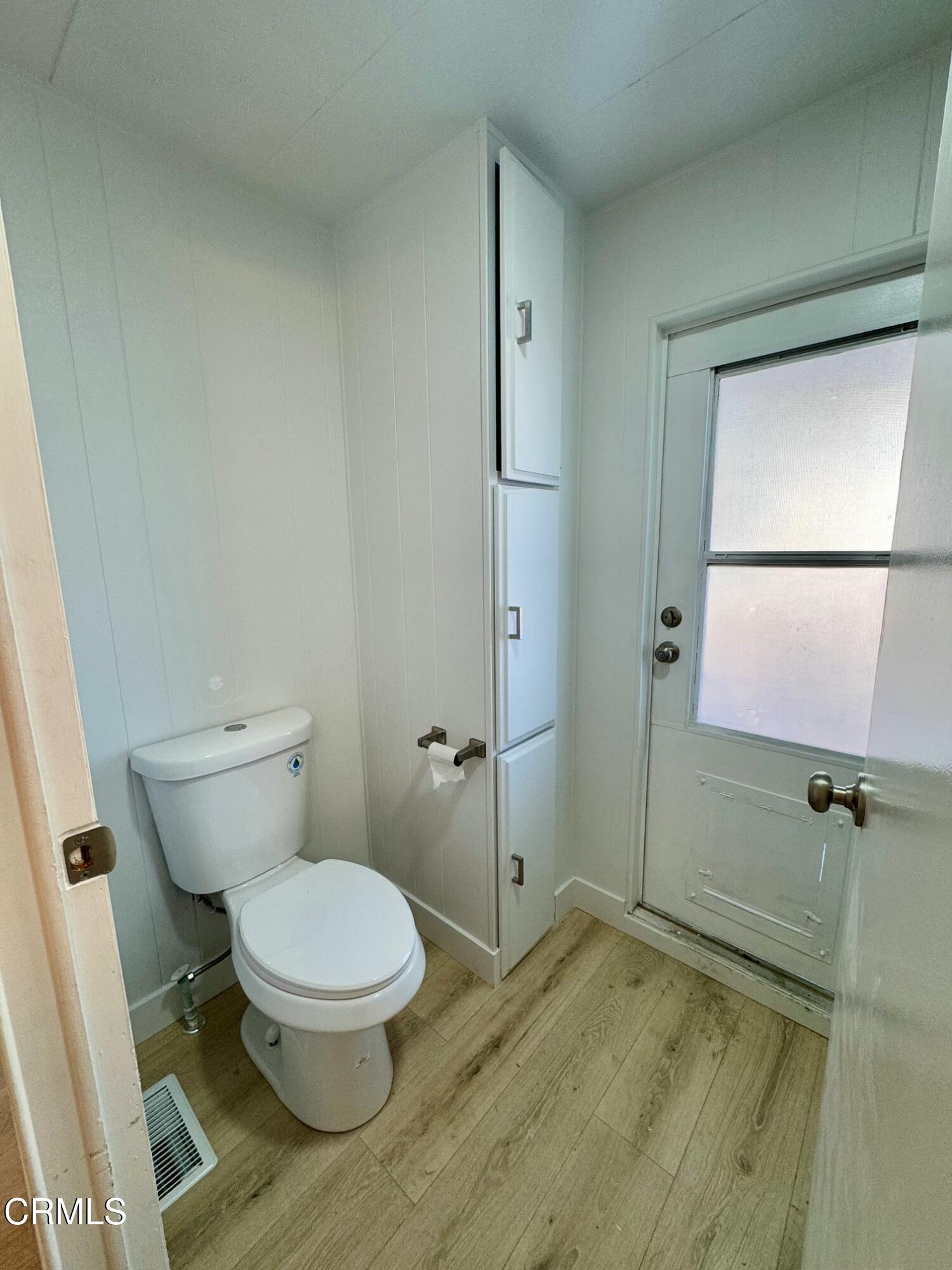 285 Ibsen Place, Unit 10 Oxnard, CA 93033 - Photo 21 of 32 a bathroom with a toilet and a shower