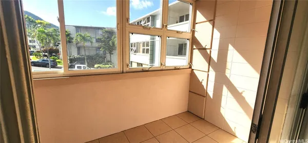 a view of a large window with an outdoor view