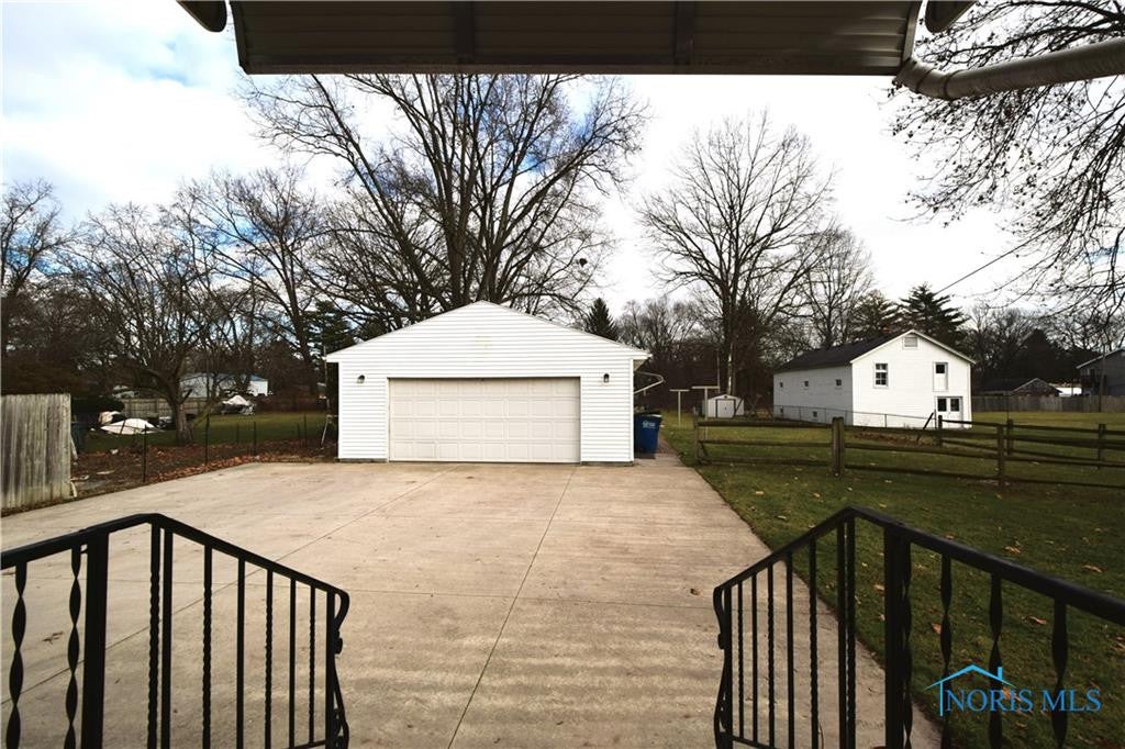 818 Eton Road Toledo, OH 43615 - Photo 7 of 34 Gallery Image 7