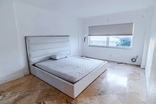 a view of utility room