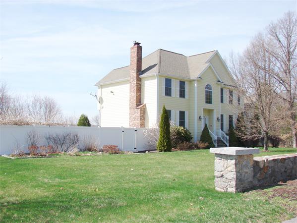 77 Albee Road Uxbridge, MA 01569 - Photo 2 of 29 Gallery Image 2