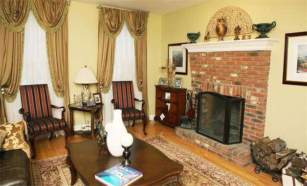 77 Albee Road Uxbridge, MA 01569 - Photo 8 of 29 Gallery Image 8