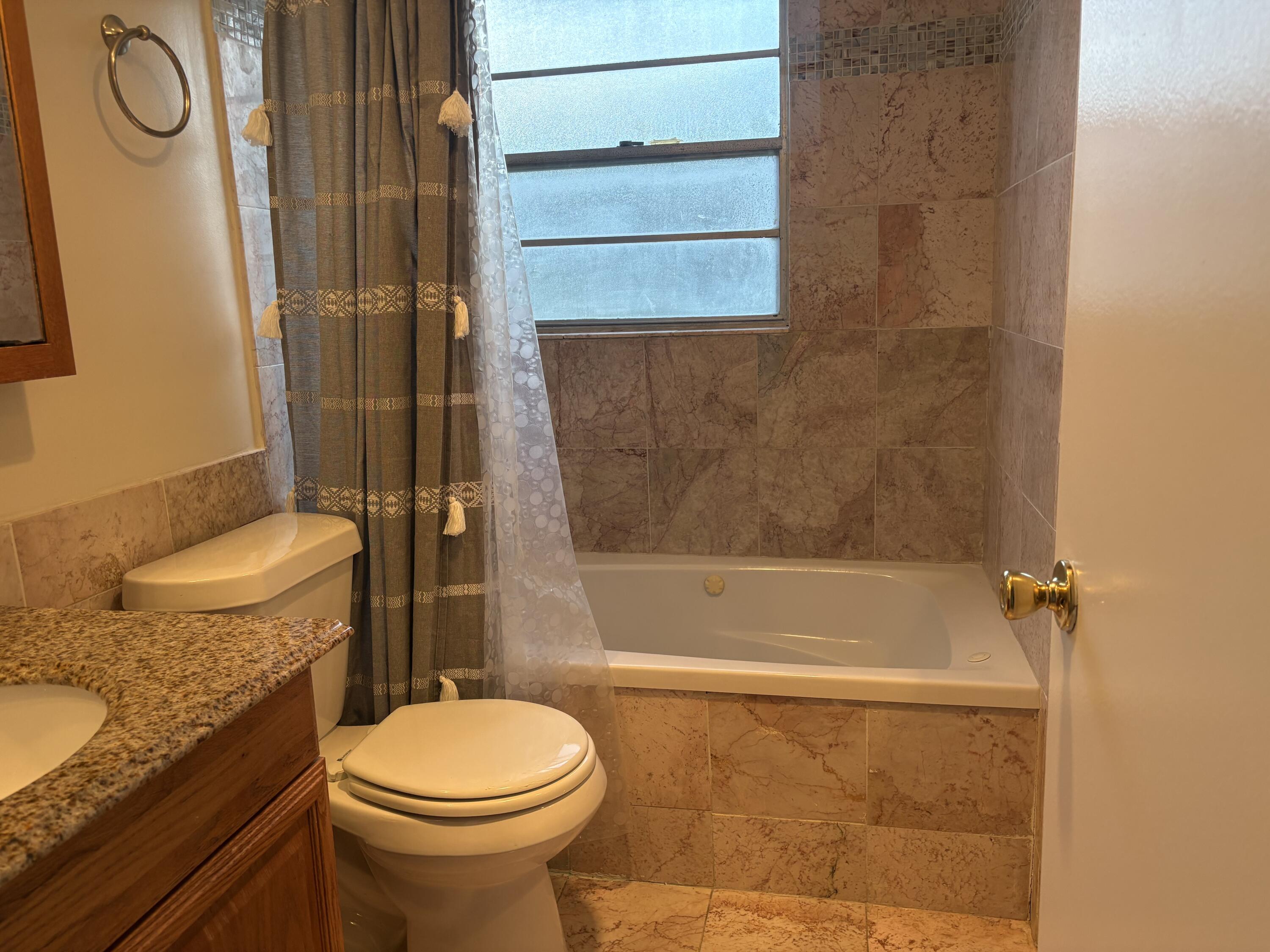 169 Dorset East, Unit 169E Boca Raton, FL 33434 - Photo 5 of 15 IMG_3406