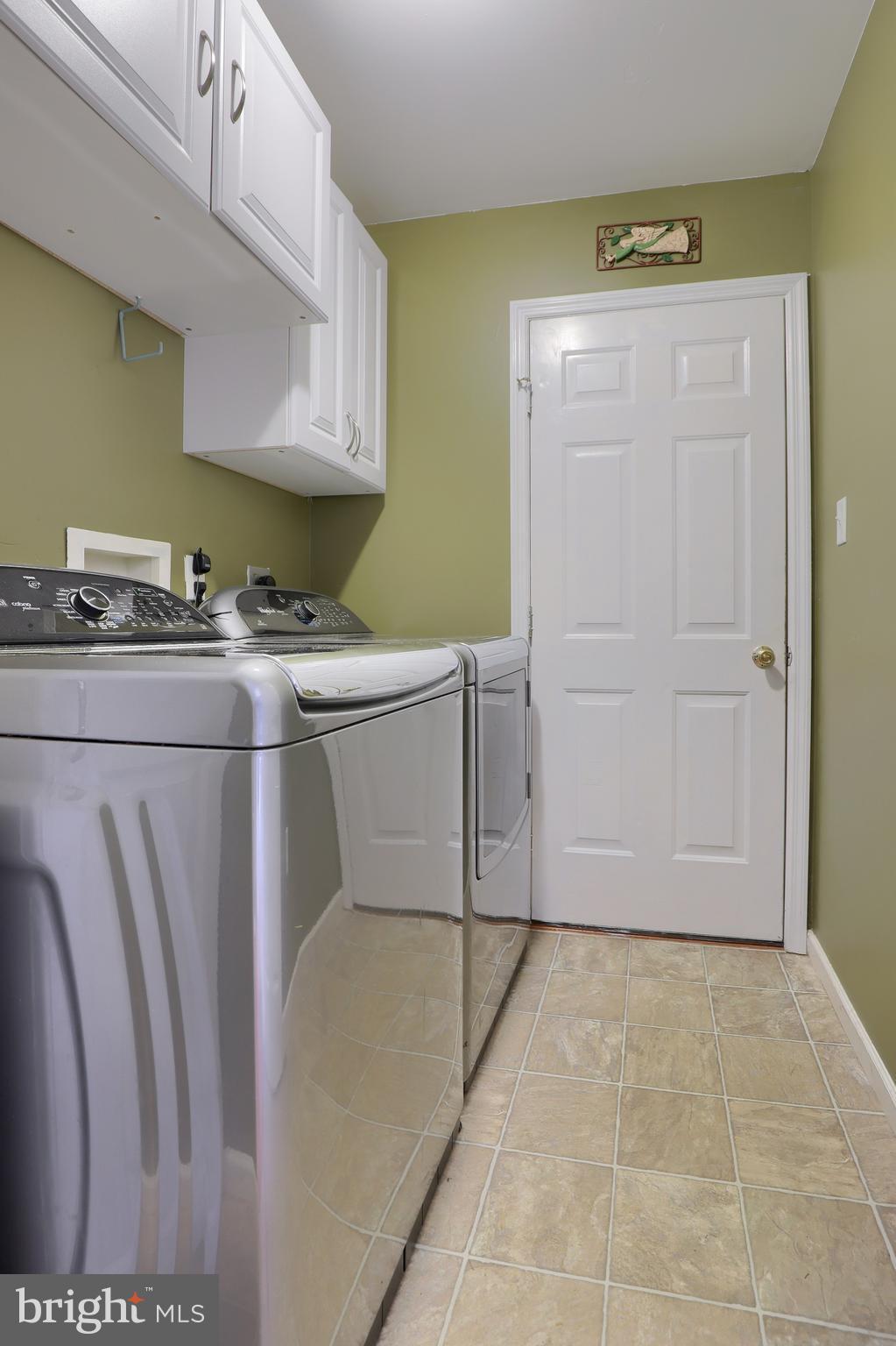 218 Andover Lane Lititz, PA 17543 - Photo 4 of 48