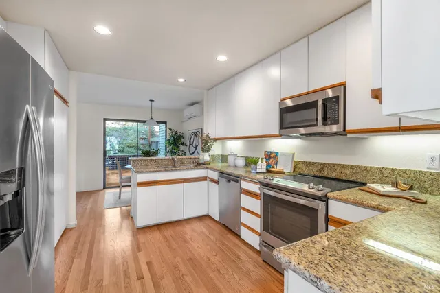 $1,400,000 | 2 Eucalyptus Knoll Street, Mill Valley, CA 94941