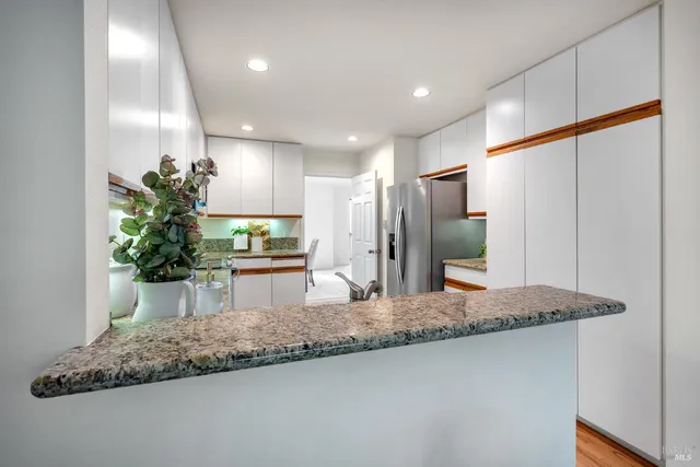 $1,400,000 | 2 Eucalyptus Knoll Street, Mill Valley, CA 94941