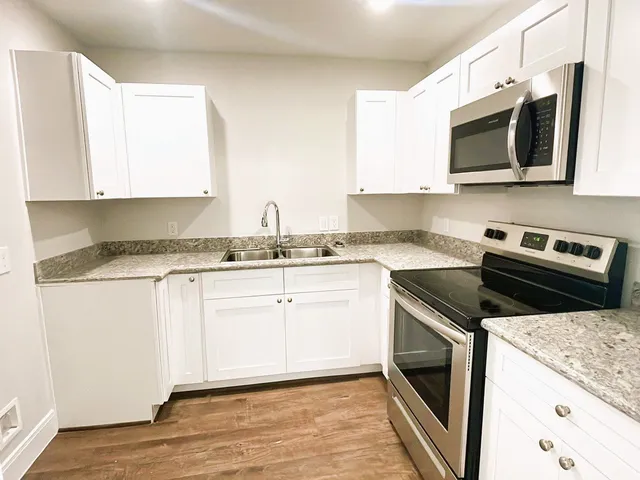 $1,200 | 711 South Houston Avenue, Unit B, Humble, TX 77338