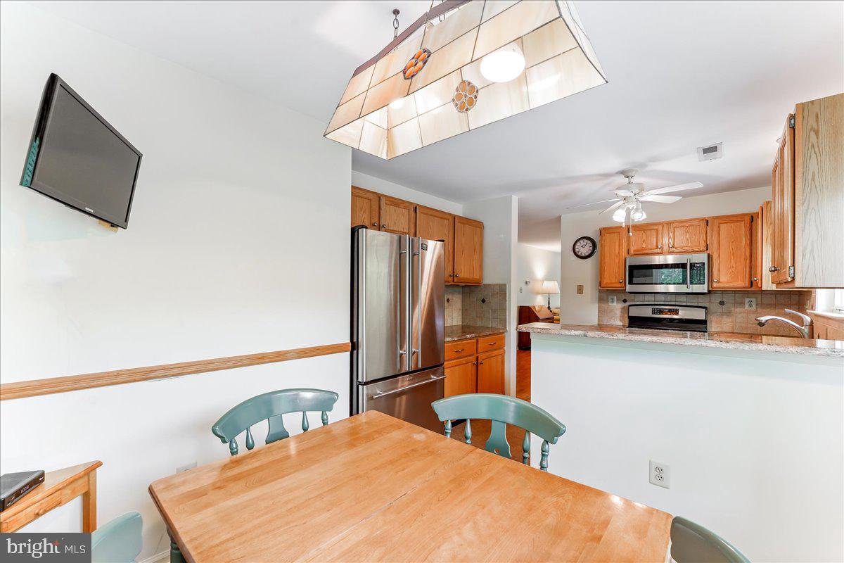 2307 Sterling Road, Unit 23 Yardley, PA 19067 - Photo 20 of 38 Wood Chair Rail