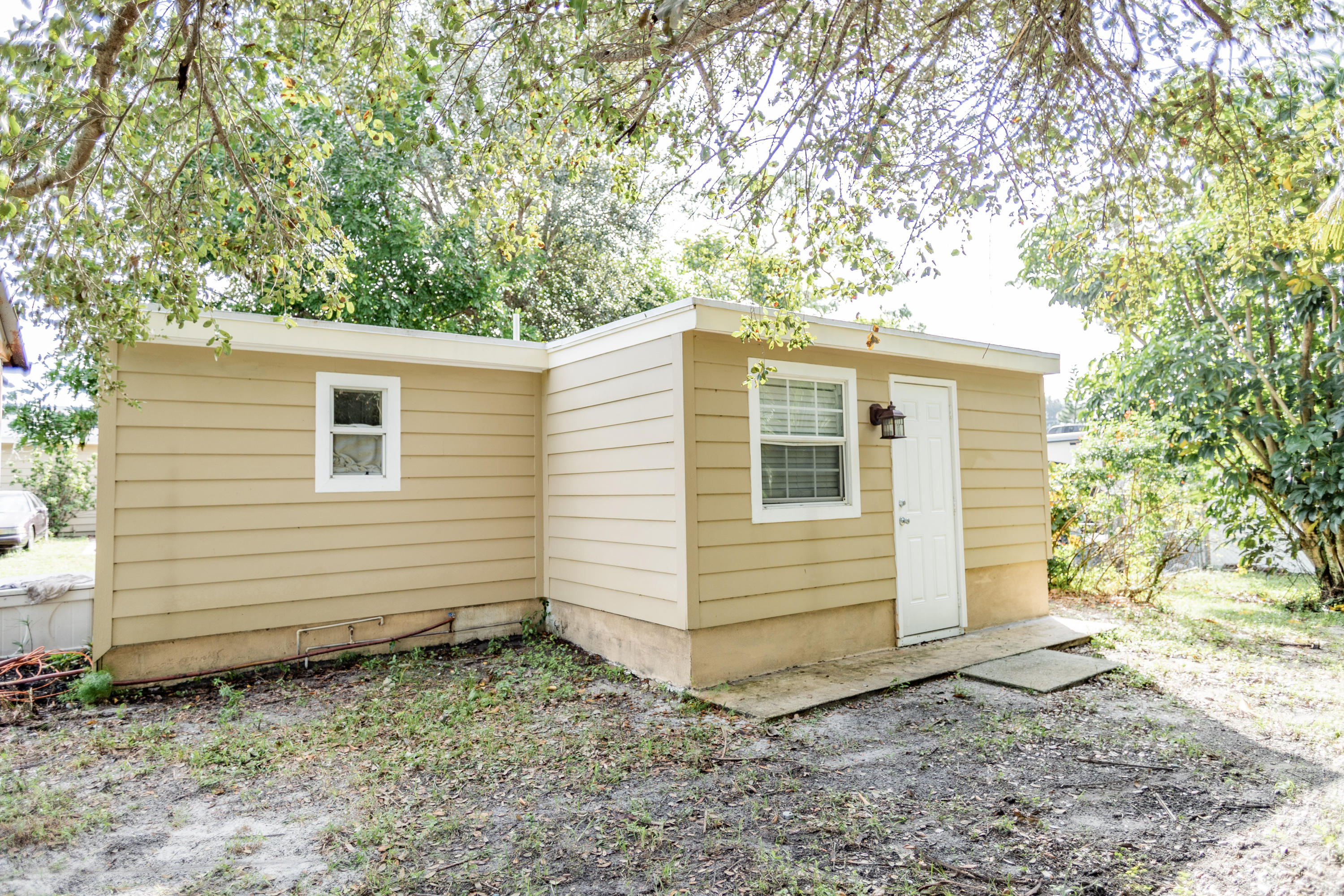2913 Gulfstream Road Palm Springs, FL 33461 - Photo 20 of 28 Cottage Rear