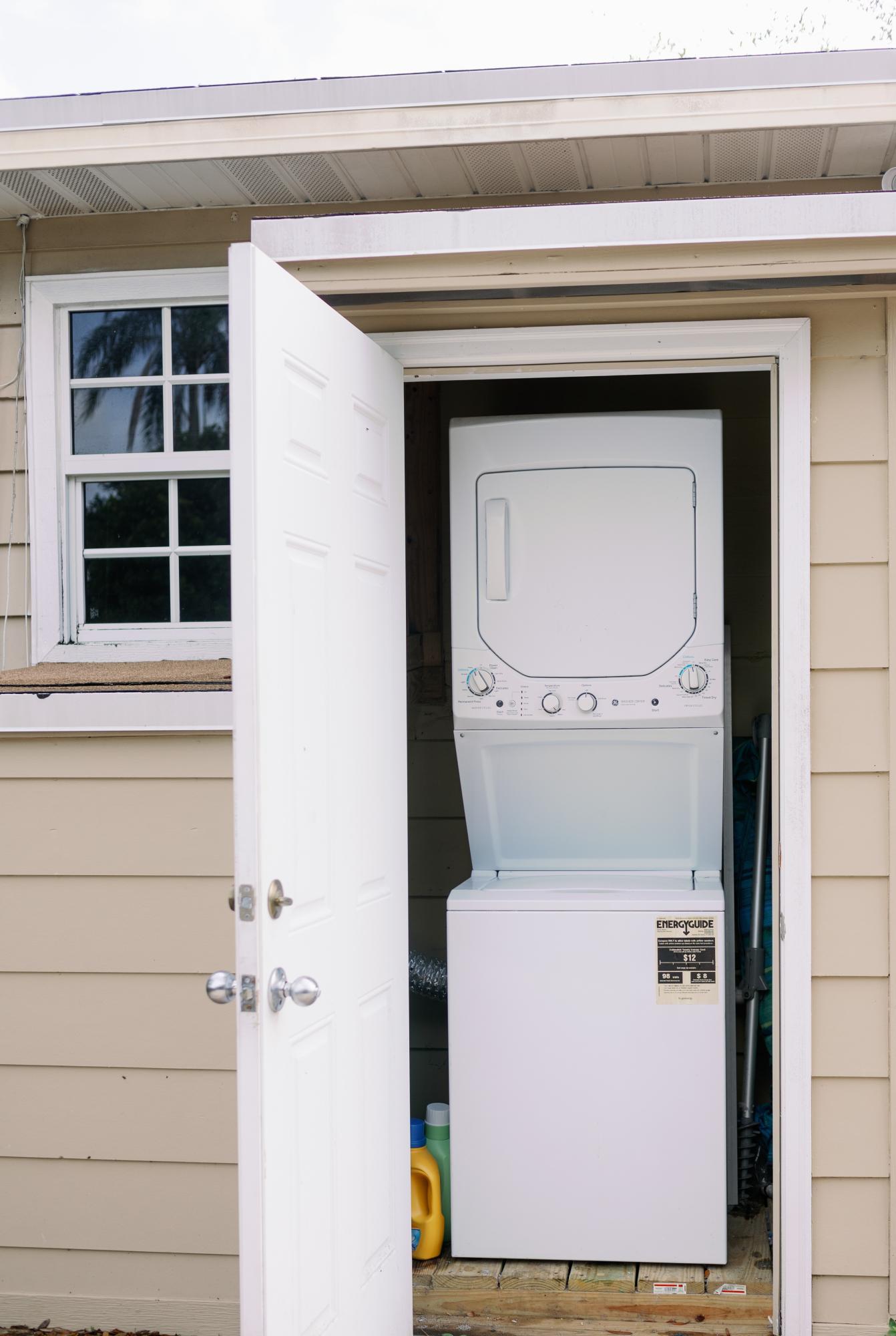 2913 Gulfstream Road Palm Springs, FL 33461 - Photo 9 of 28 washer and dryer
