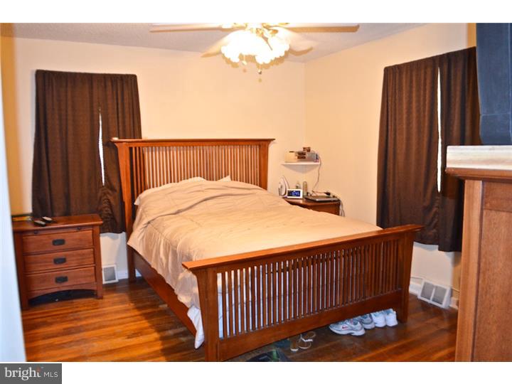 208 Kingsport Road Cherry Hill, NJ 08034 - Photo 7 of 17 Bedroom - Main