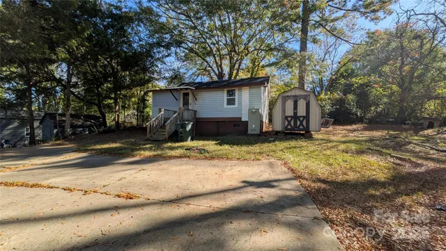 a house view with a outdoor space