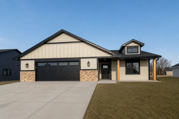 $514,900 | 309 Pinehurst Drive, Mankato, MN 56001