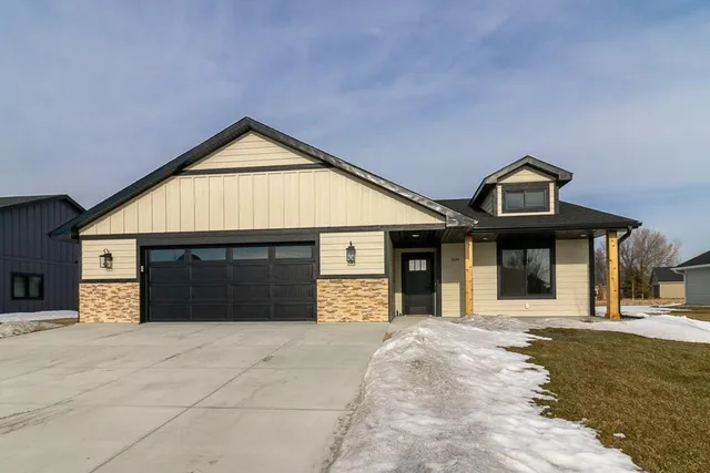 $529,900 | 309 Pinehurst Drive, Mankato, MN 56001