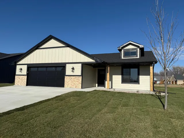 $529,900 | 309 Pinehurst Drive, Mankato, MN 56001