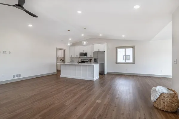 $529,900 | 309 Pinehurst Drive, Mankato, MN 56001