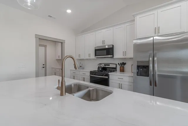 $529,900 | 309 Pinehurst Drive, Mankato, MN 56001