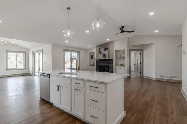 $529,900 | 309 Pinehurst Drive, Mankato, MN 56001