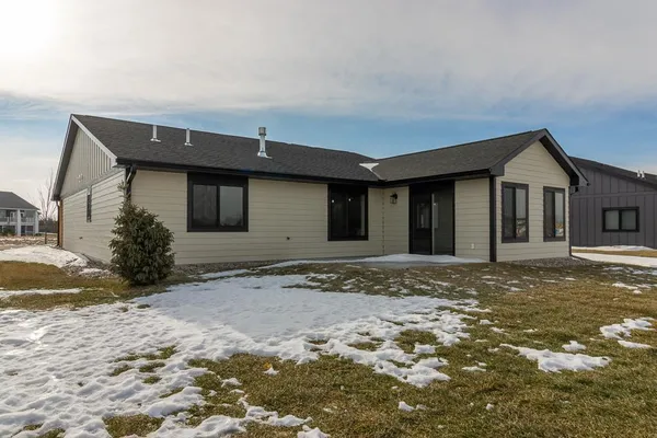 $529,900 | 309 Pinehurst Drive, Mankato, MN 56001