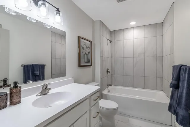 $529,900 | 309 Pinehurst Drive, Mankato, MN 56001