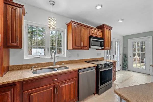 $549,900 | 97 Apple Road, Brimfield, MA 01010