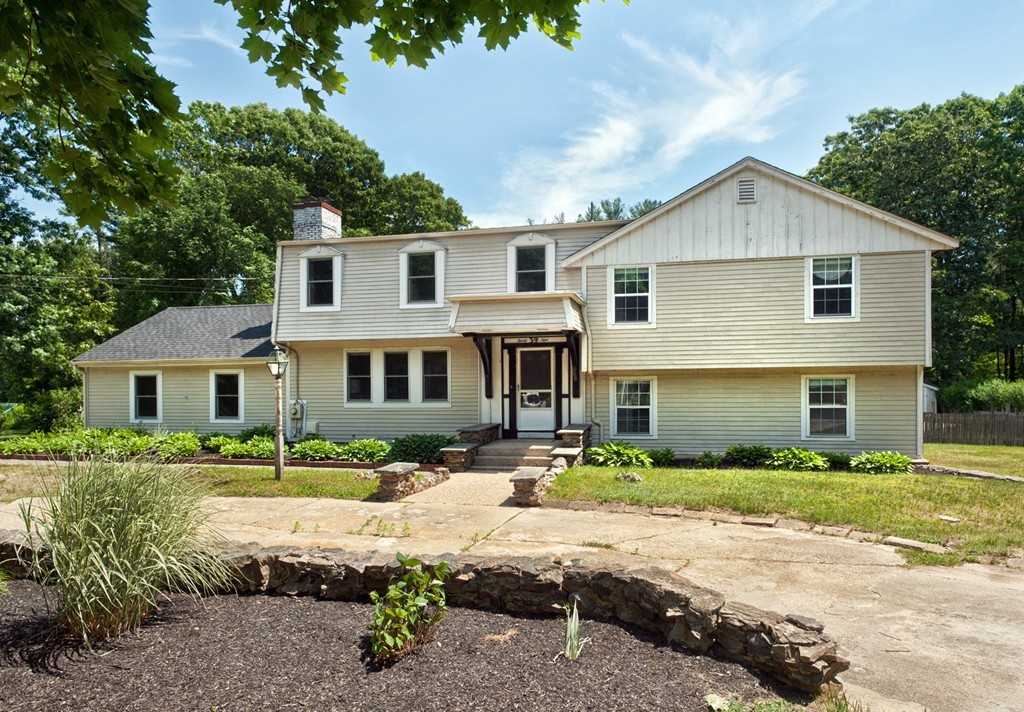 39 Carr Road Duxbury, MA 02332 - Photo 1 of 25 Gallery Image 1