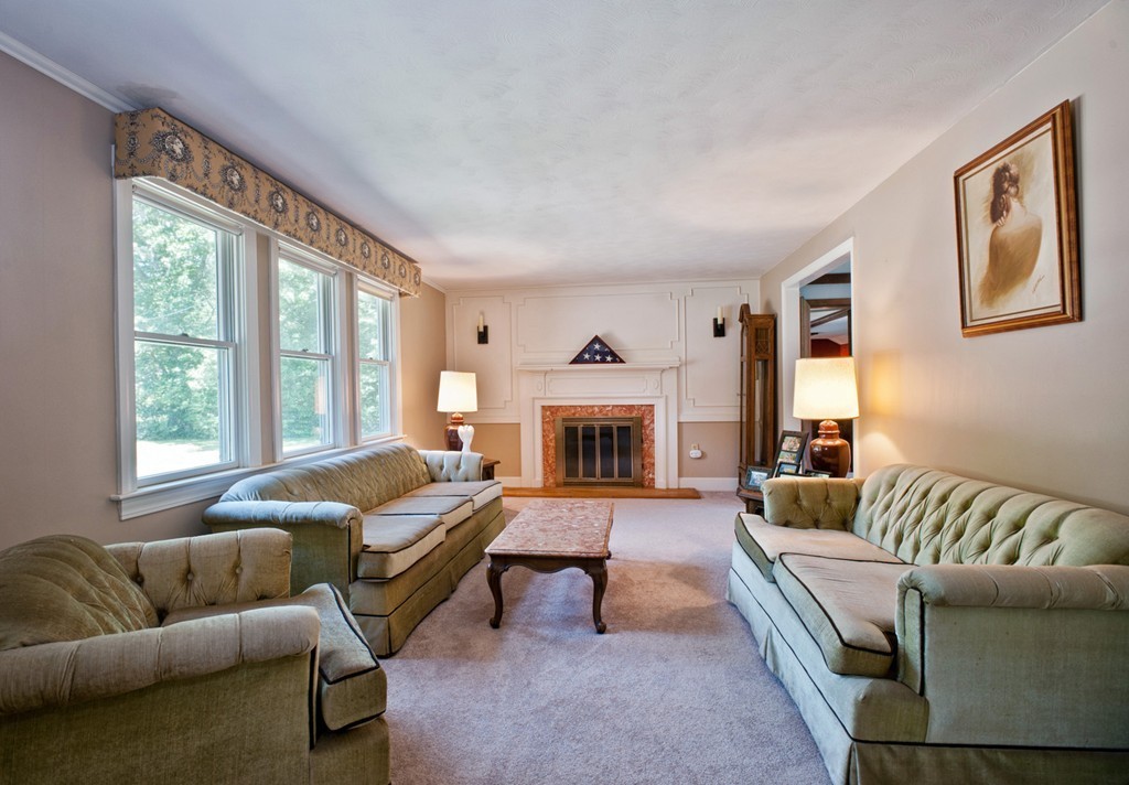39 Carr Road Duxbury, MA 02332 - Photo 2 of 25 Gallery Image 2