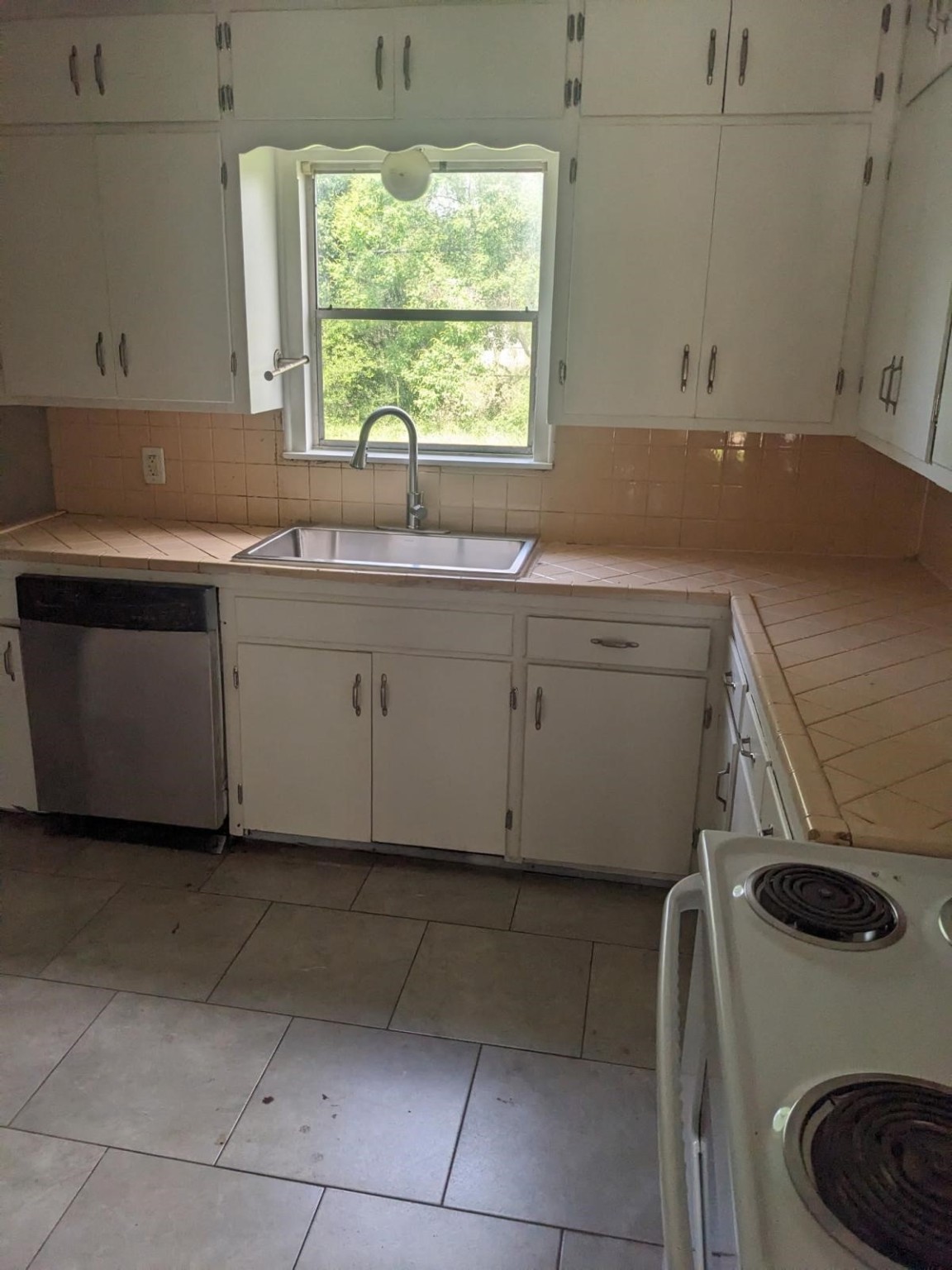 3470 Kipling Drive Beaumont, TX 77706 - Photo 12 of 21 a room with a sink and a washing machine