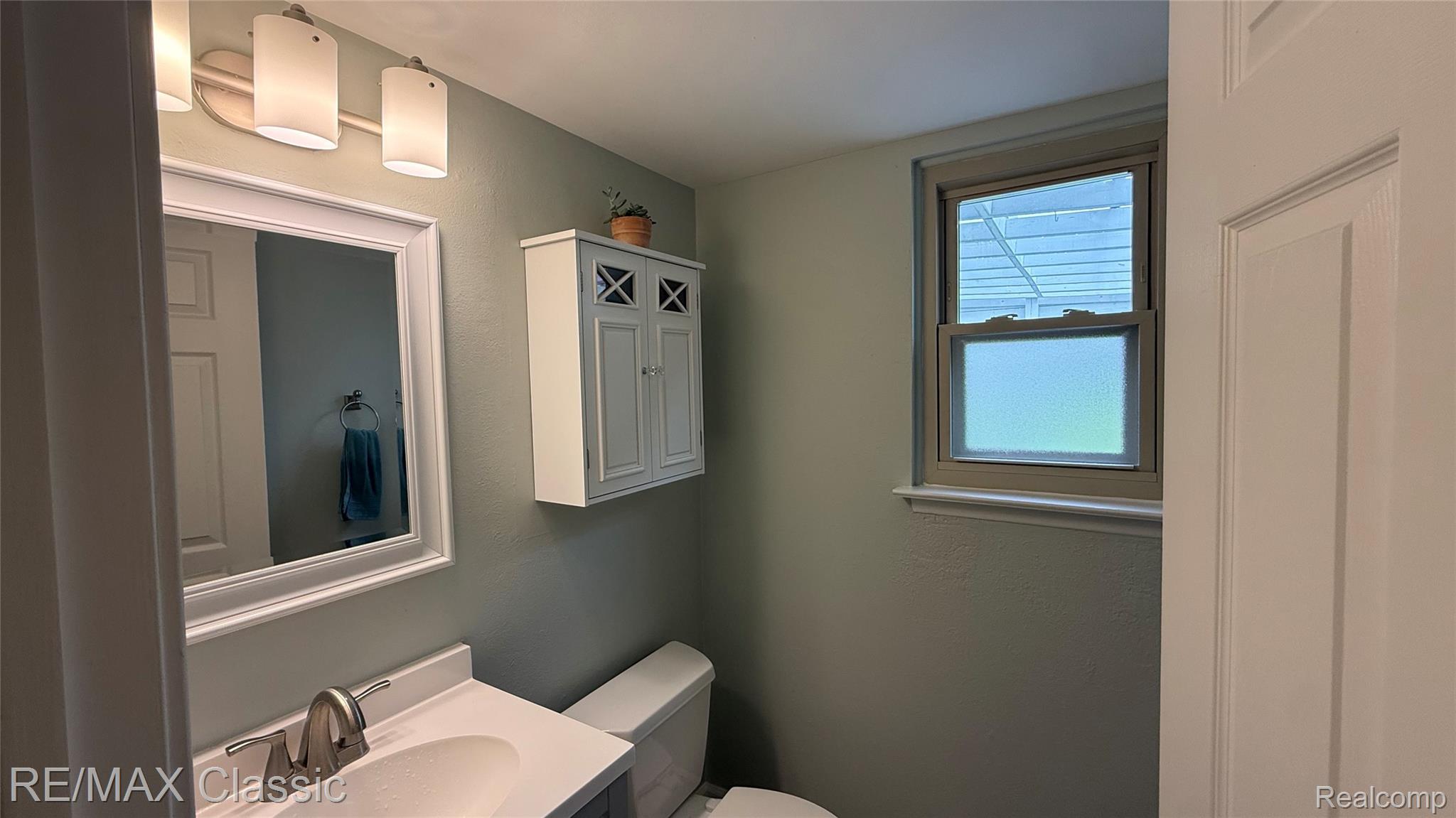 44014 Proctor Road Canton, MI 48188 - Photo 17 of 41 Powder Room