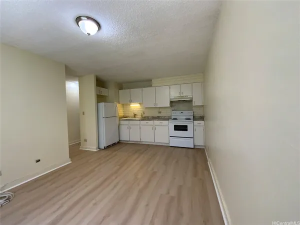 $1,700 | 2981 Ala Napuaa Place, Unit 102, Honolulu, HI 96818