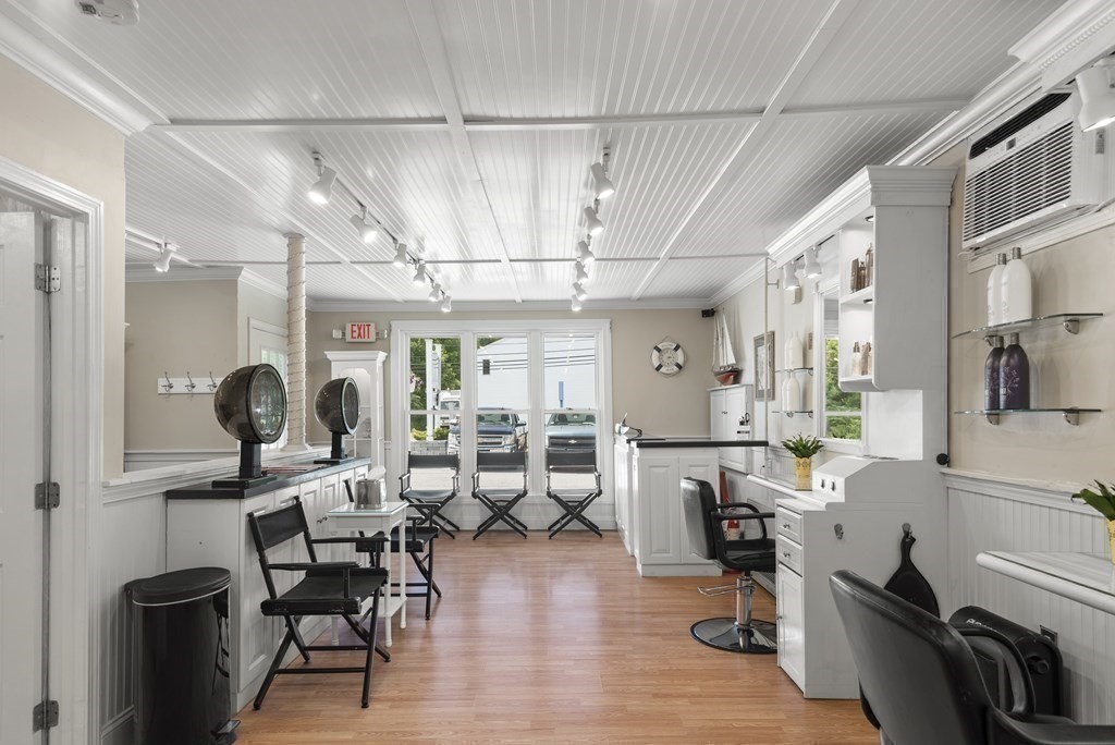 165 Bridge Road Salisbury, MA 01952 - Photo 4 of 30