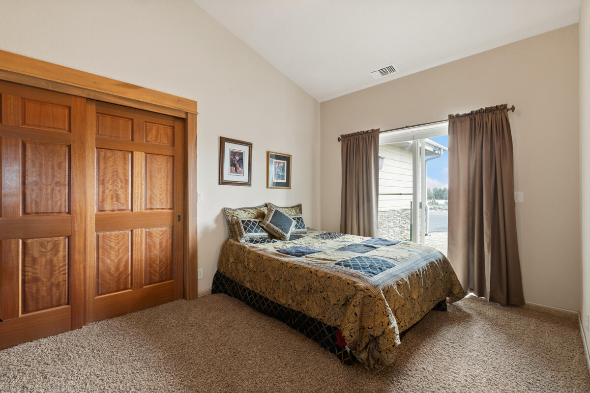 22143 Rickard Road Bend, OR 97702 - Photo 20 of 49 20220315-IMGL7959AROUNDTHEBENDREALESTATE